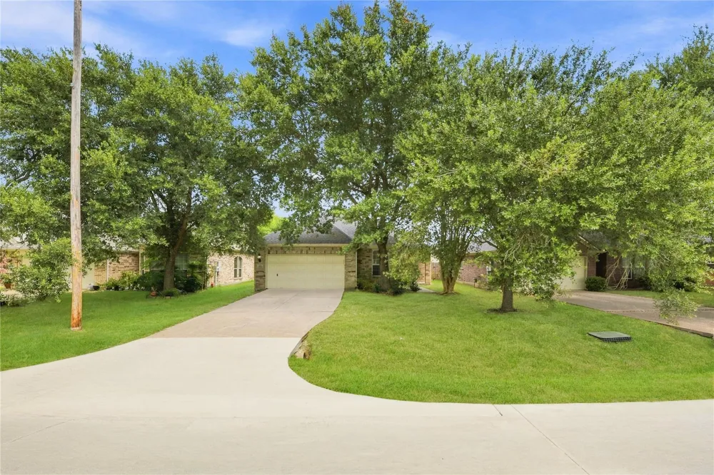 3719 Nichols Avenue Dickinson, TX 77539