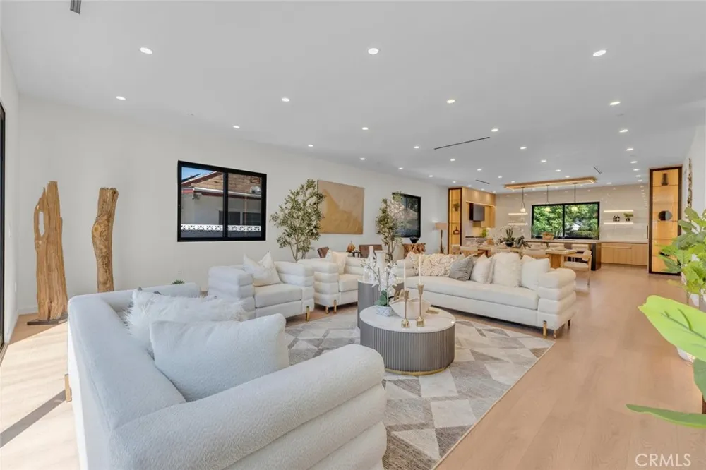 6709 Goodland Avenue North Hollywood, CA 91606