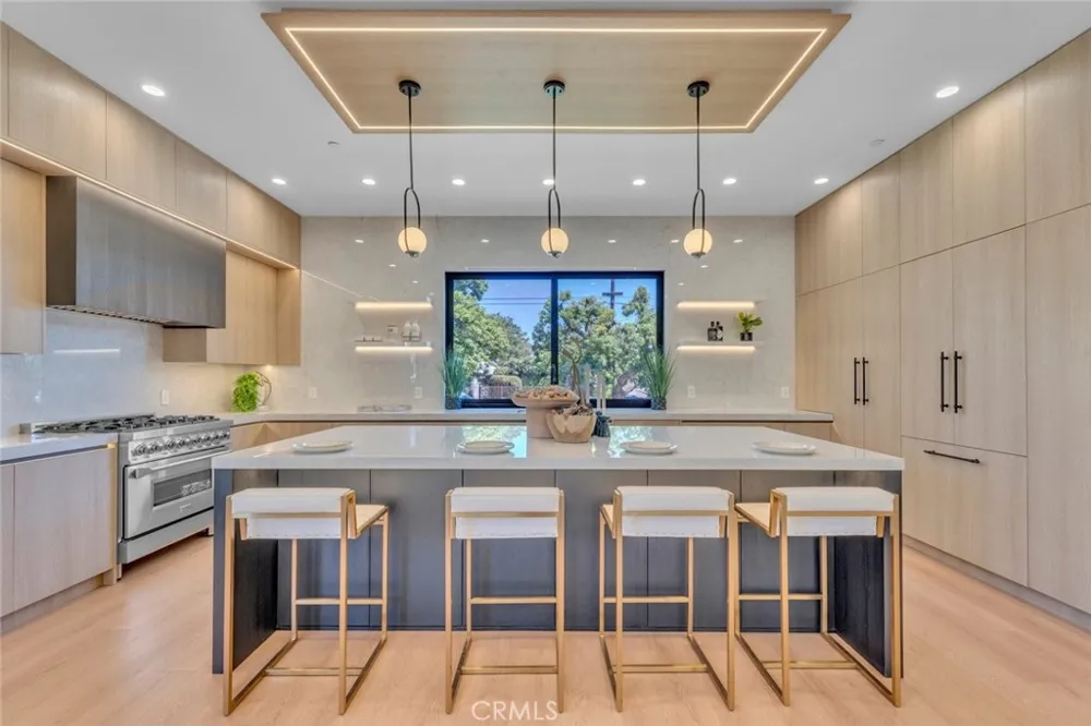 6709 Goodland Avenue North Hollywood, CA 91606