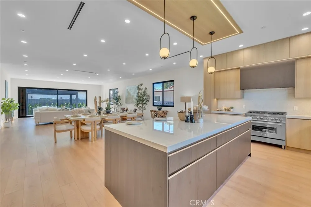 6709 Goodland Avenue North Hollywood, CA 91606