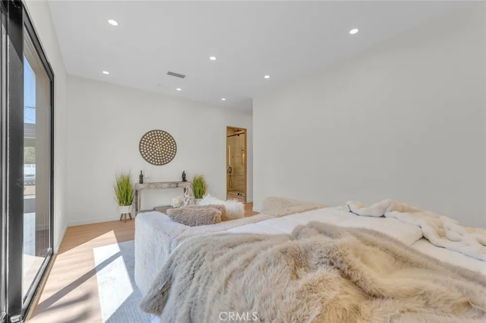 6709 Goodland Avenue North Hollywood, CA 91606