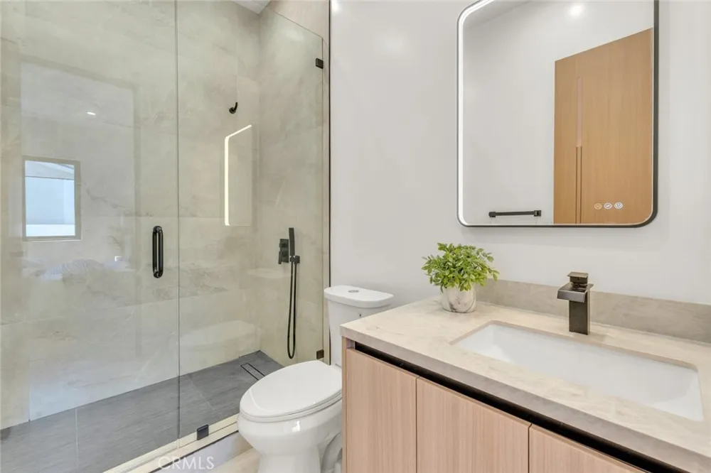 6709 Goodland Avenue North Hollywood, CA 91606