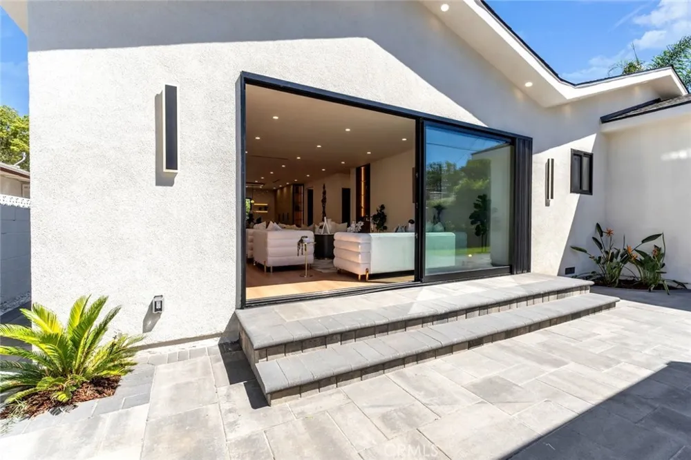 6709 Goodland Avenue North Hollywood, CA 91606