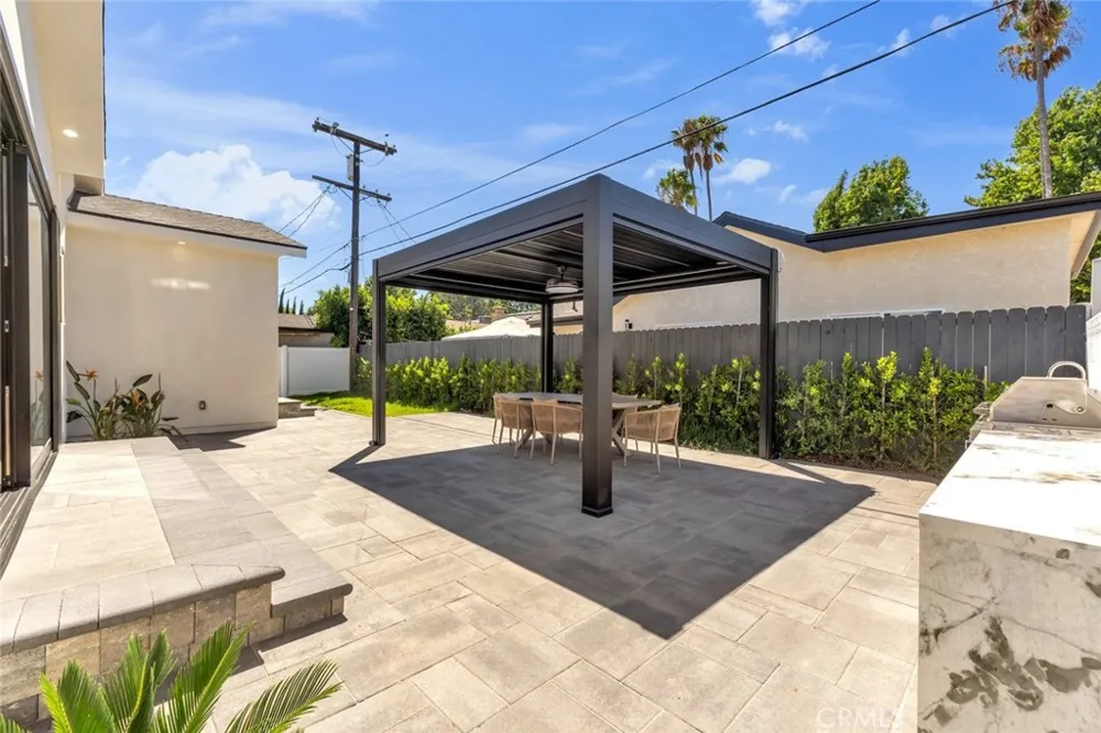 6709 Goodland Avenue North Hollywood, CA 91606
