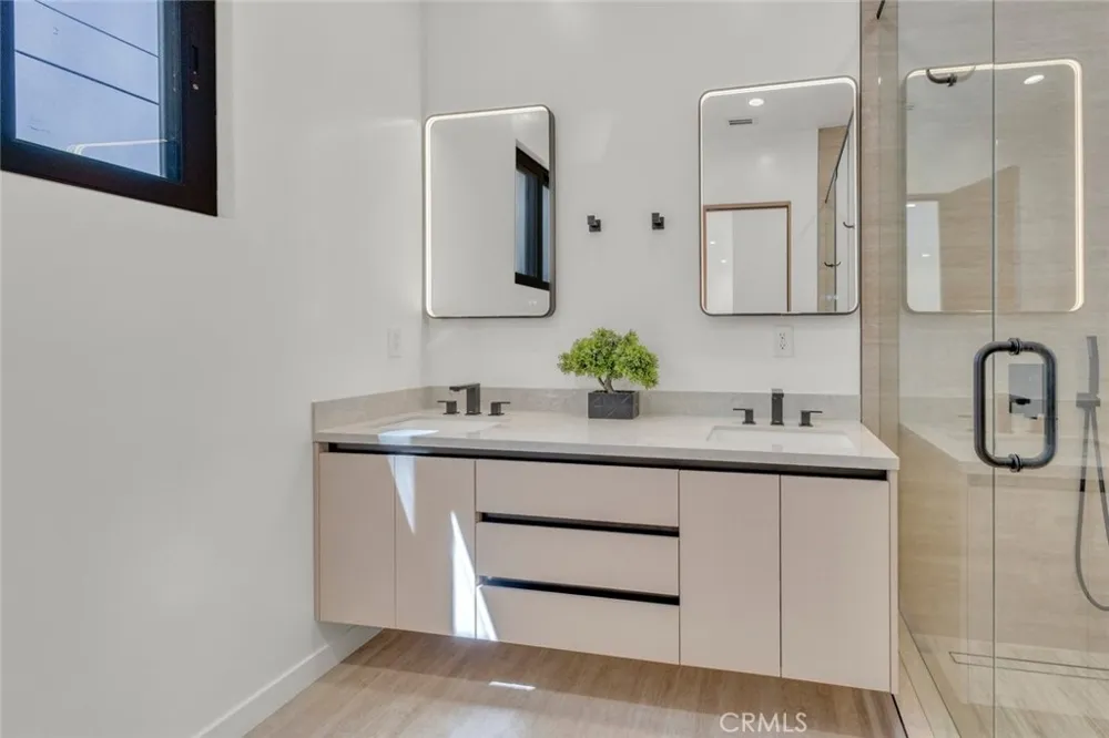6709 Goodland Avenue North Hollywood, CA 91606