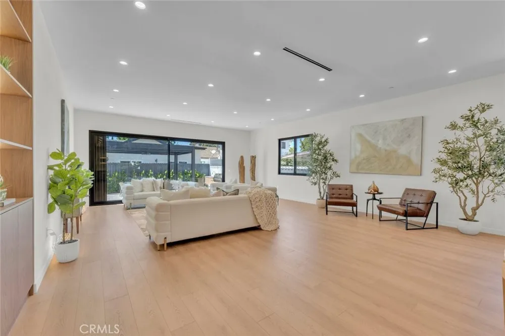 6709 Goodland Avenue North Hollywood, CA 91606