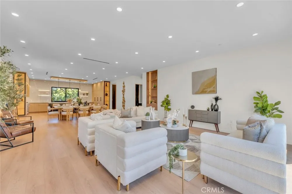 6709 Goodland Avenue North Hollywood, CA 91606