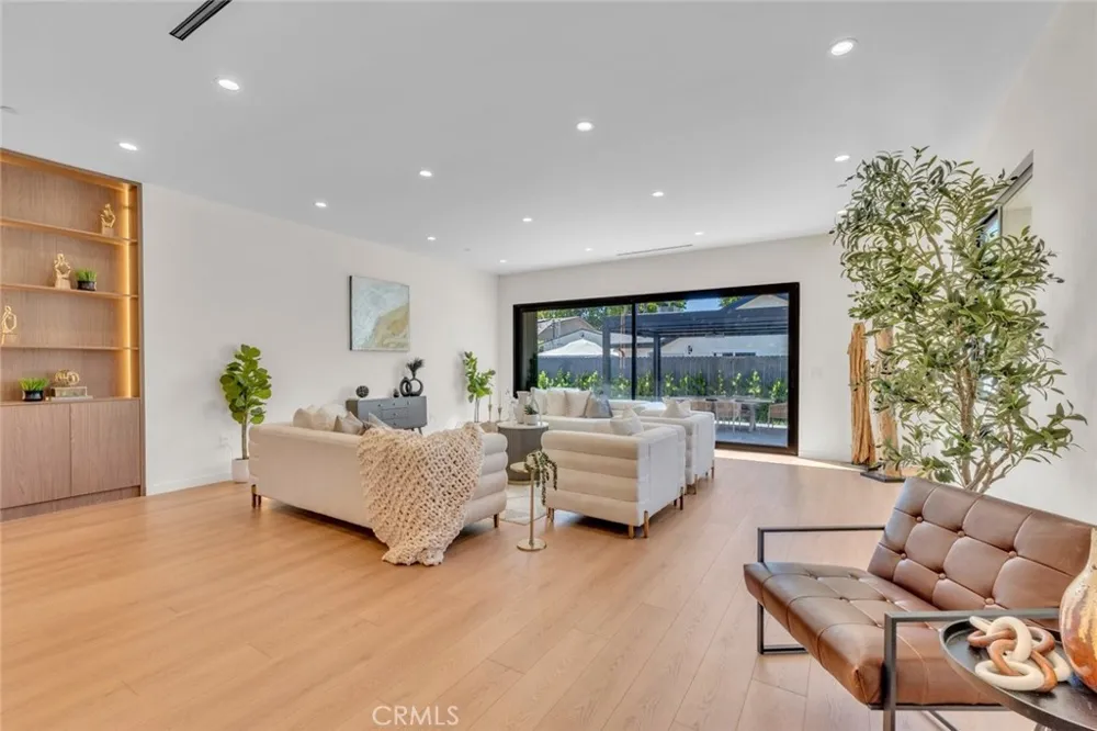 6709 Goodland Avenue North Hollywood, CA 91606