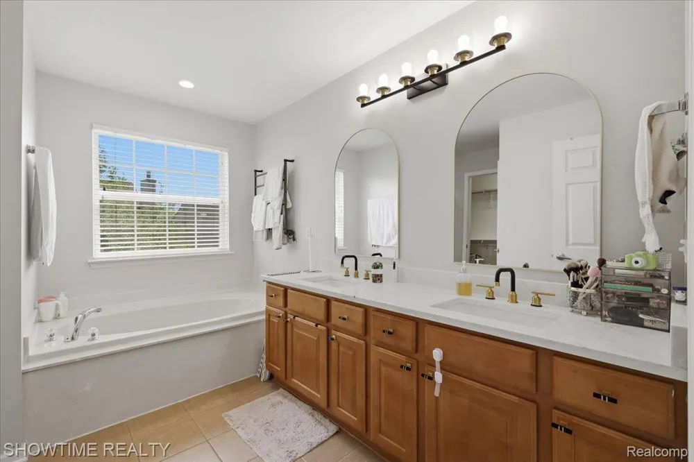 7386 Tottenham Shelby Charter Township, MI 48317