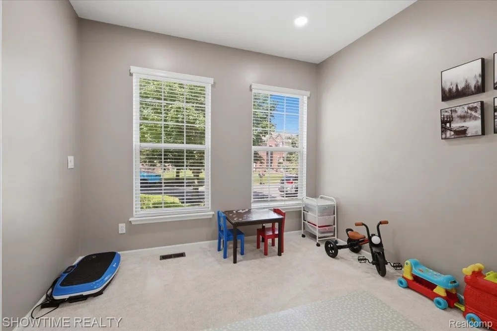 7386 Tottenham Shelby Charter Township, MI 48317