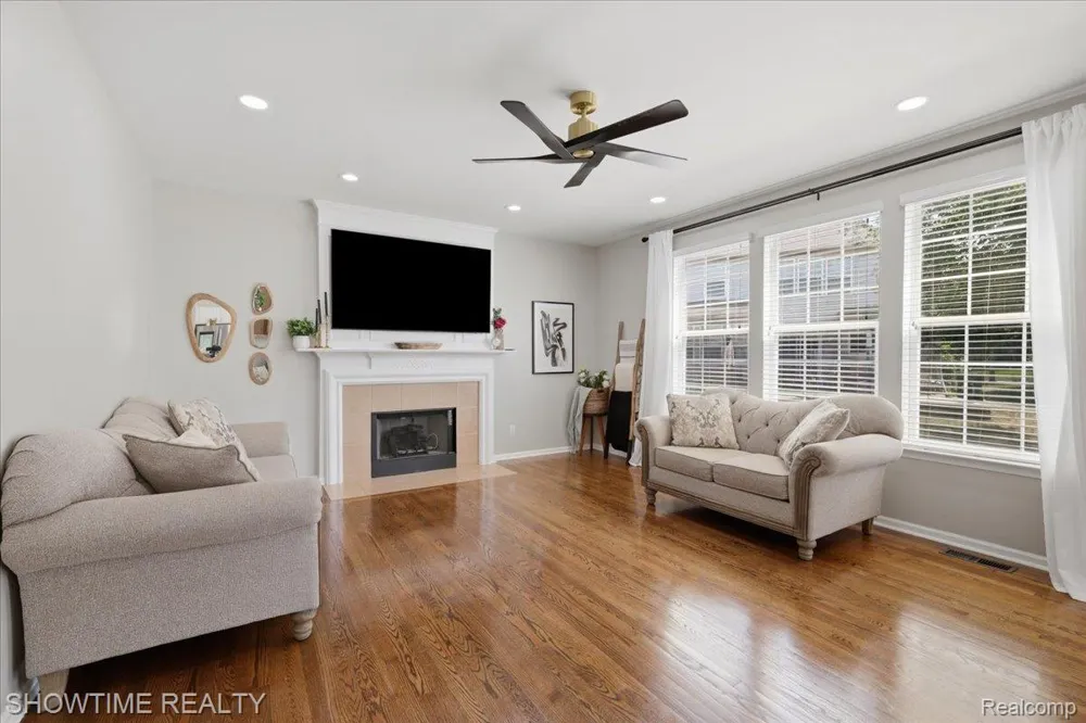 7386 Tottenham Shelby Charter Township, MI 48317