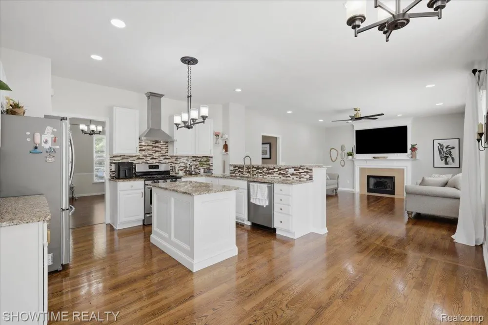 7386 Tottenham Shelby Charter Township, MI 48317