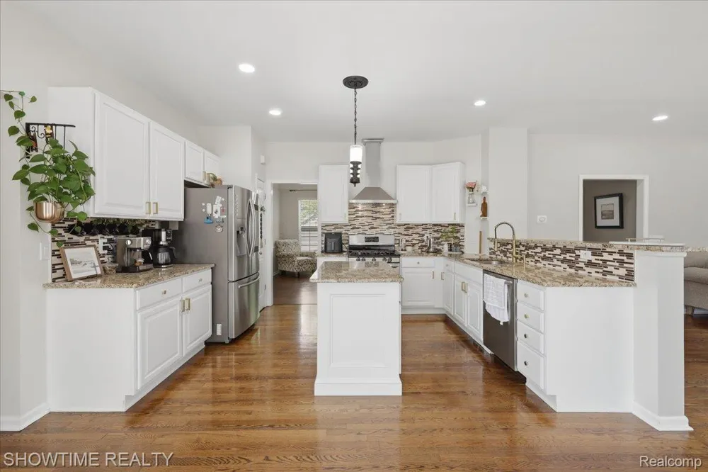 7386 Tottenham Shelby Charter Township, MI 48317