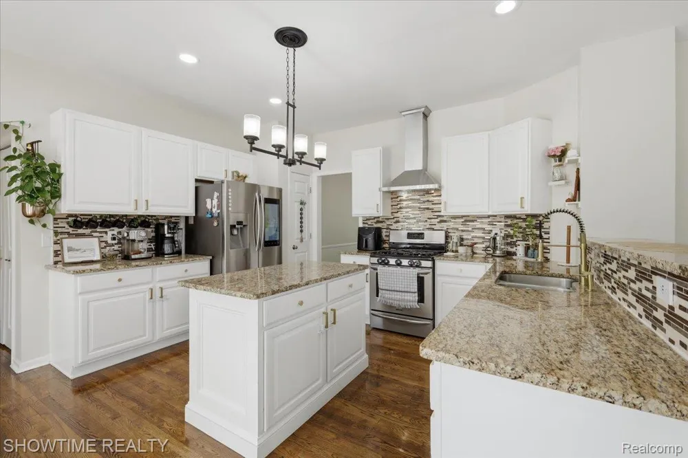 7386 Tottenham Shelby Charter Township, MI 48317
