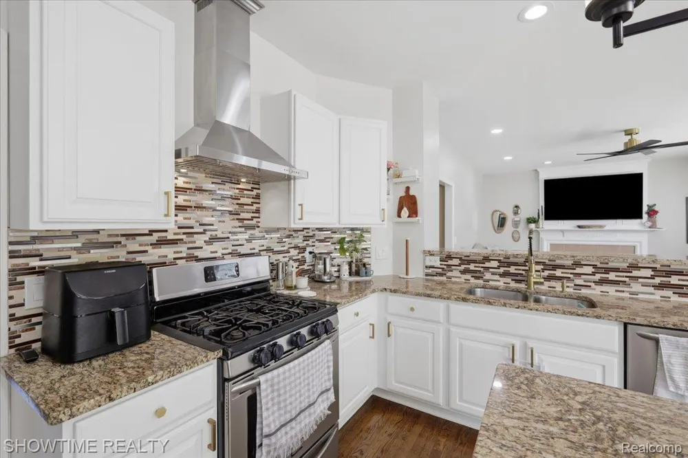 7386 Tottenham Shelby Charter Township, MI 48317