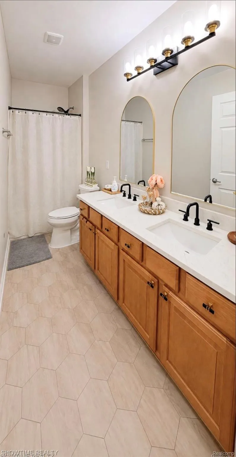 7386 Tottenham Shelby Charter Township, MI 48317