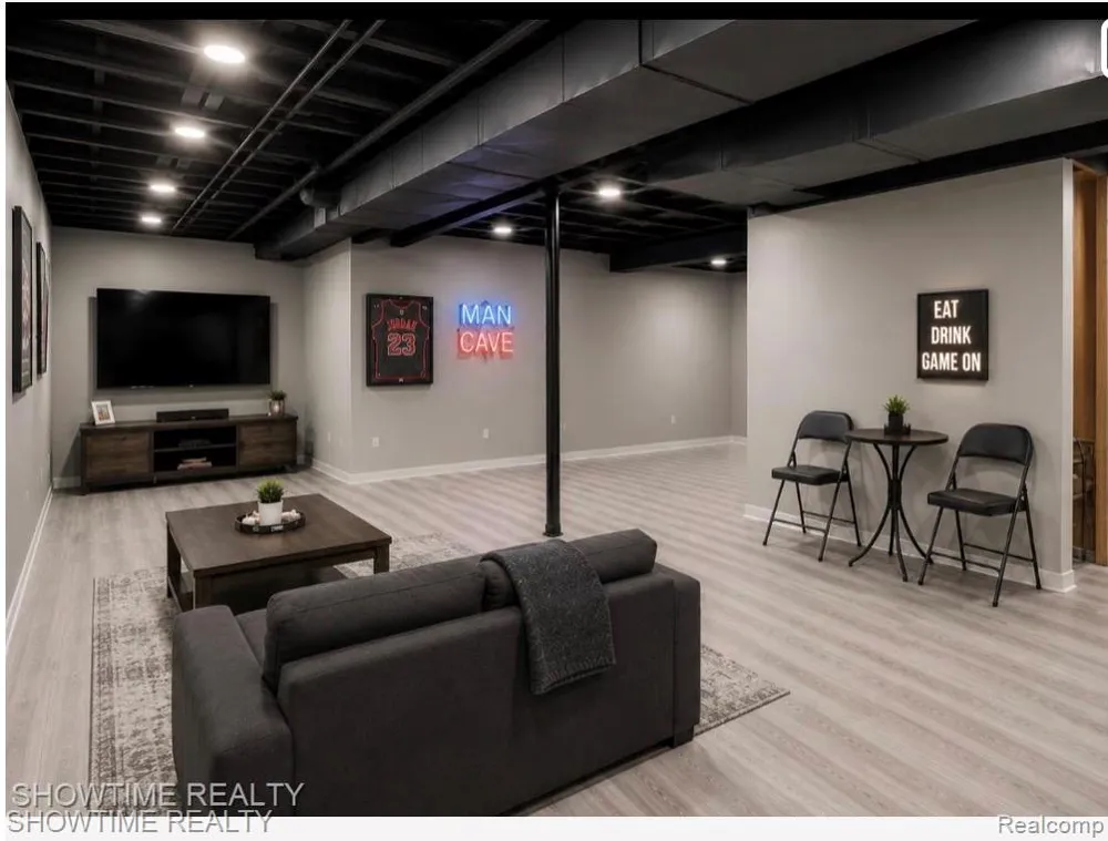 7386 Tottenham Shelby Charter Township, MI 48317