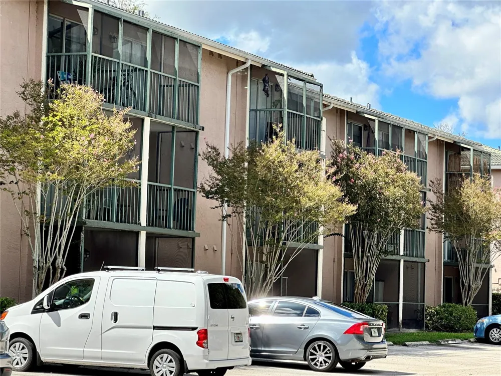 121 OYSTER BAY CIRCLE #160 Altamonte Springs, FL 32701