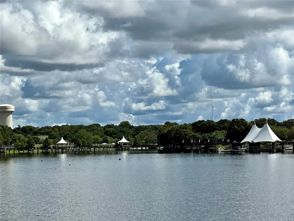 121 OYSTER BAY CIRCLE #160 Altamonte Springs, FL 32701