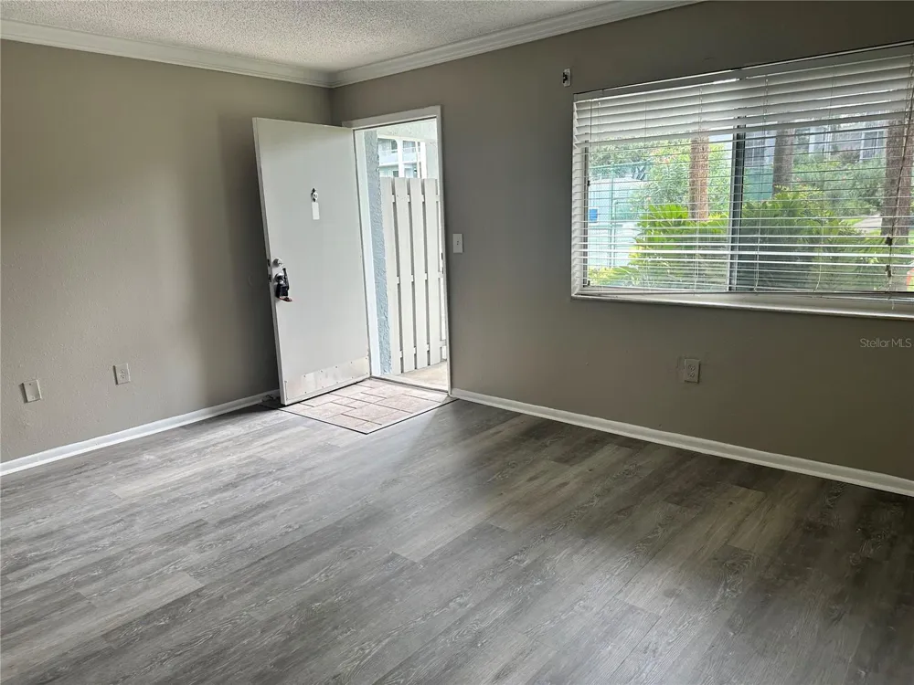 121 OYSTER BAY CIRCLE #160 Altamonte Springs, FL 32701