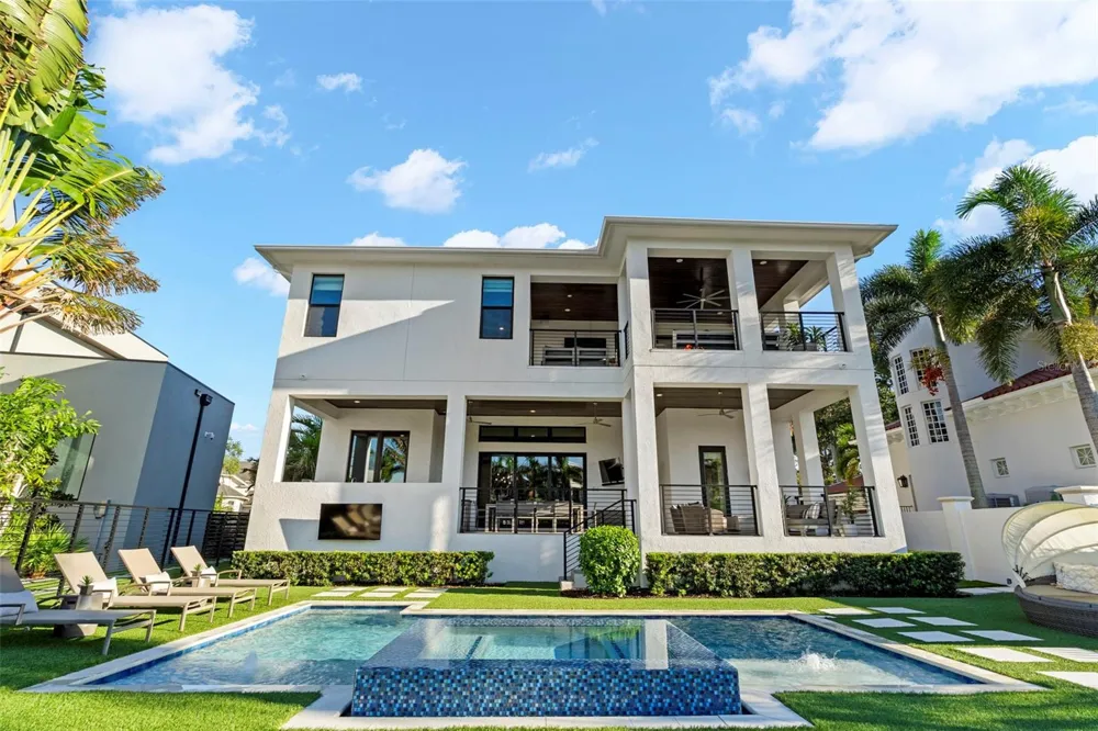 5215 W NEPTUNE WAY Tampa, FL 33609