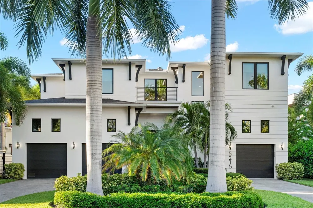 5215 W NEPTUNE WAY Tampa, FL 33609