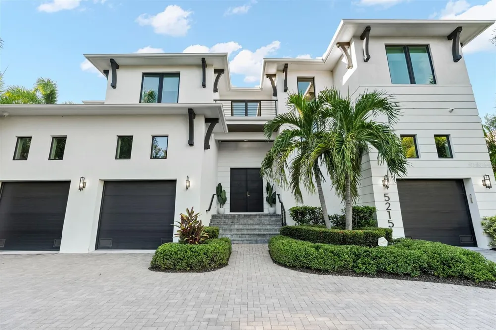 5215 W NEPTUNE WAY Tampa, FL 33609