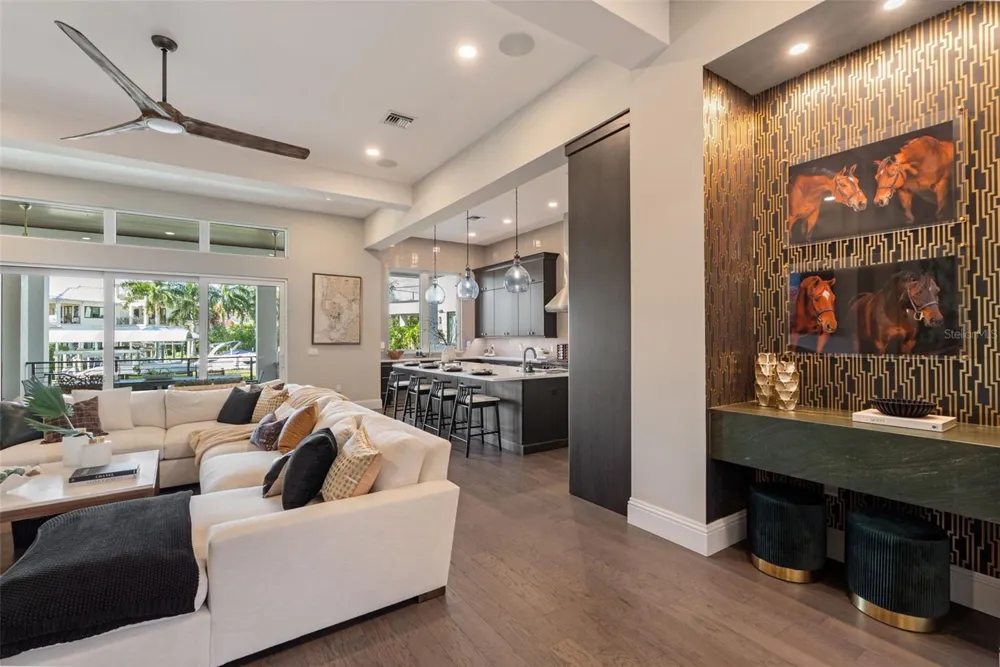 5215 W NEPTUNE WAY Tampa, FL 33609