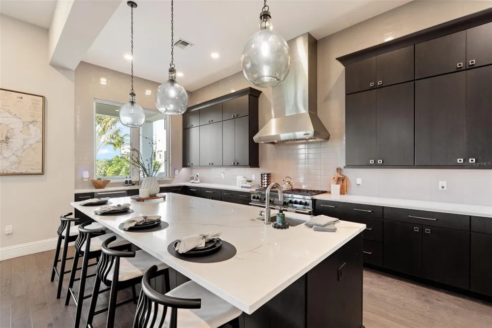 5215 W NEPTUNE WAY Tampa, FL 33609