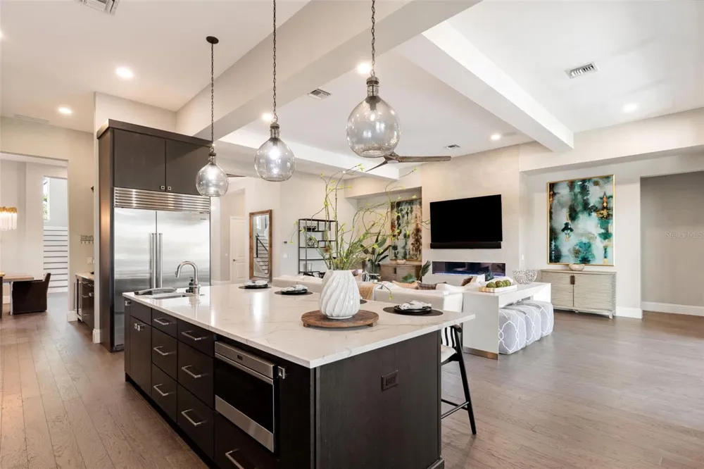 5215 W NEPTUNE WAY Tampa, FL 33609