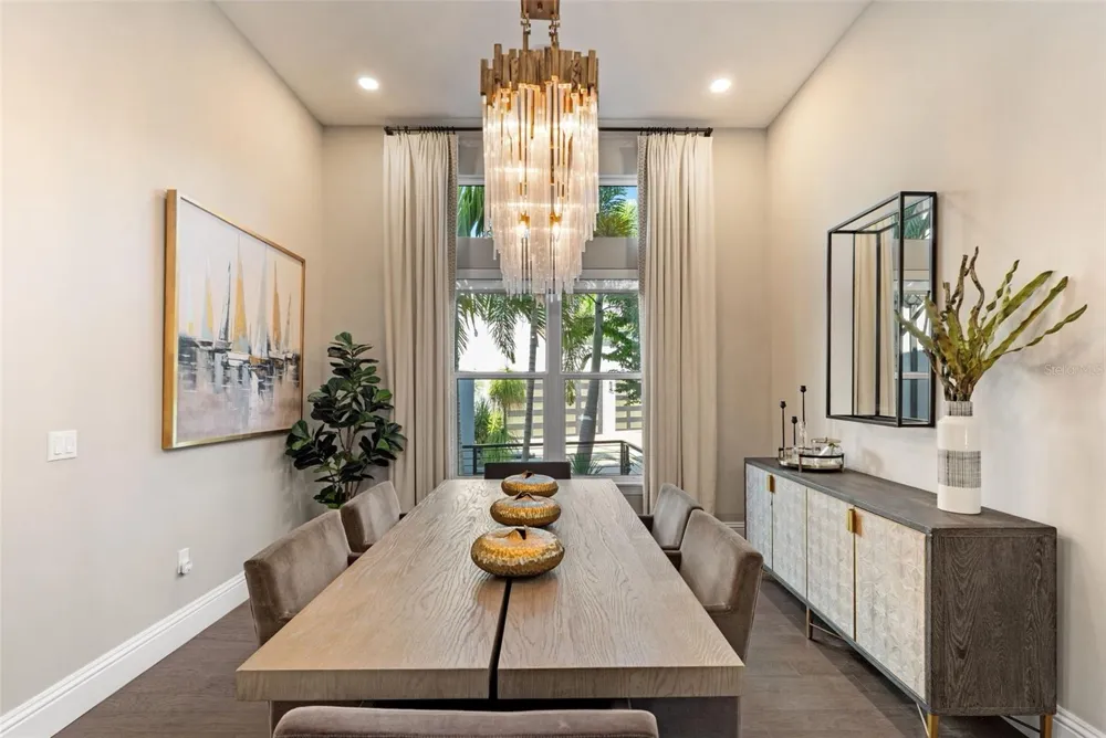 5215 W NEPTUNE WAY Tampa, FL 33609
