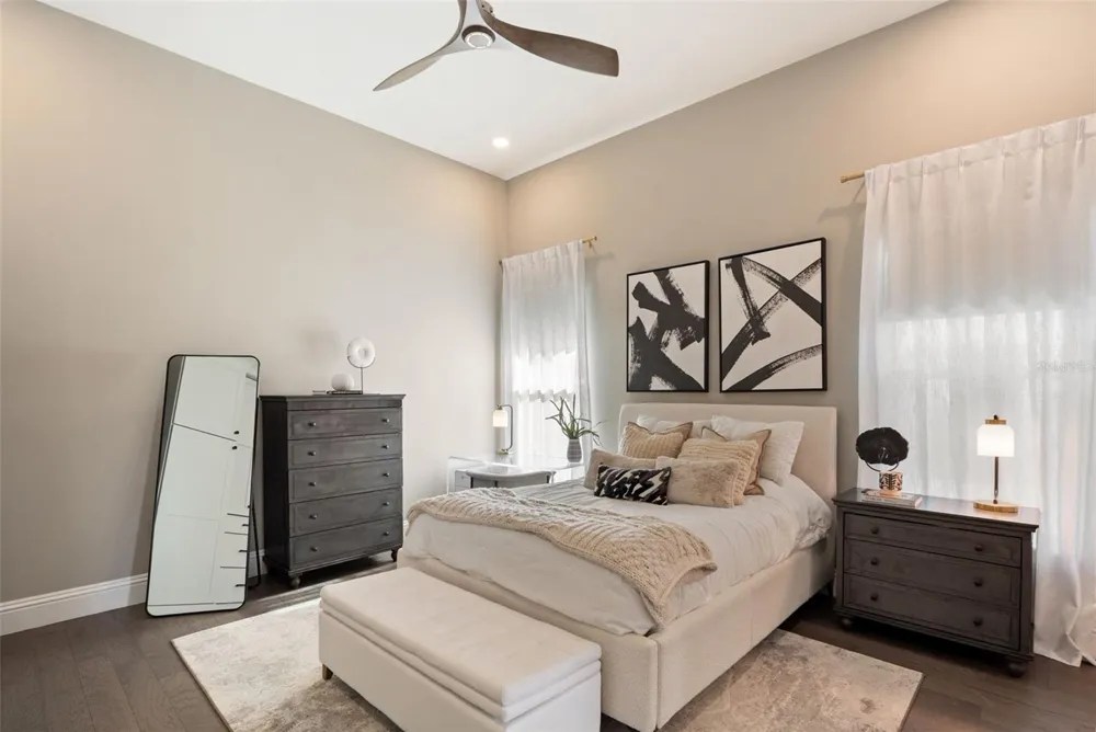 5215 W NEPTUNE WAY Tampa, FL 33609