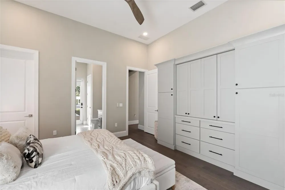 5215 W NEPTUNE WAY Tampa, FL 33609