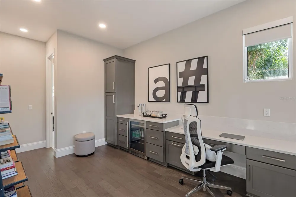 5215 W NEPTUNE WAY Tampa, FL 33609