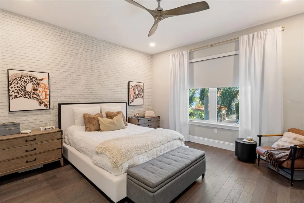 5215 W NEPTUNE WAY Tampa, FL 33609