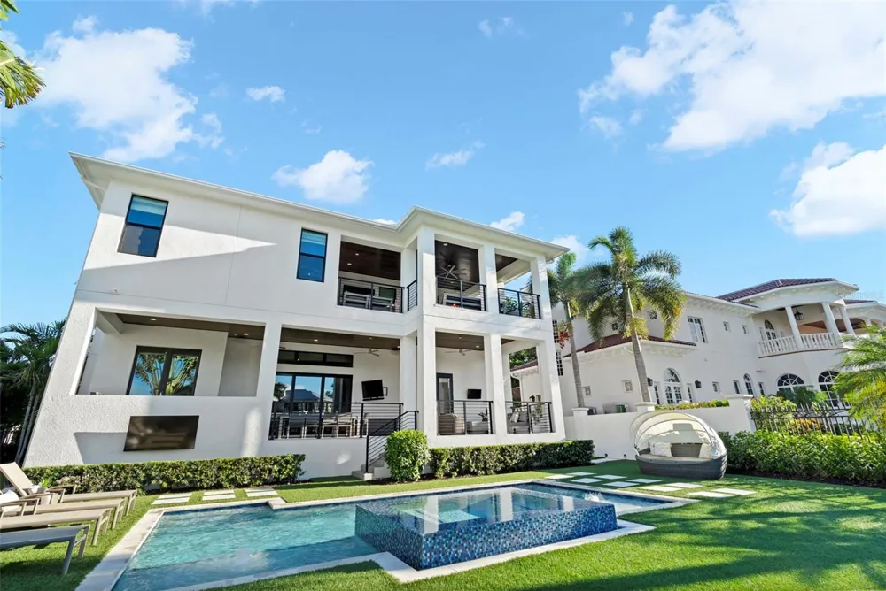 5215 W NEPTUNE WAY Tampa, FL 33609