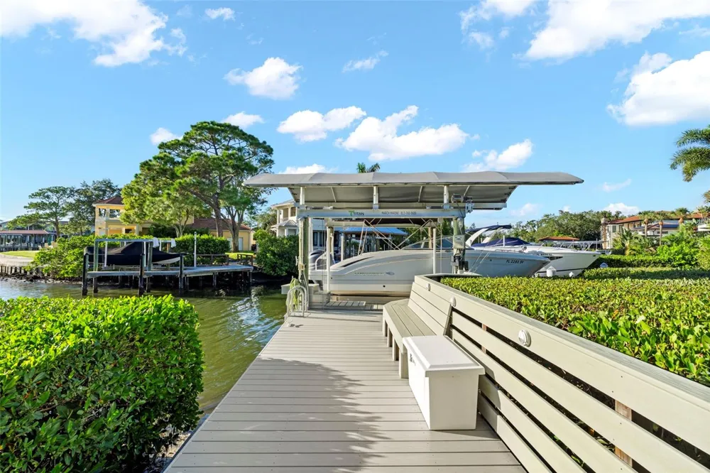 5215 W NEPTUNE WAY Tampa, FL 33609