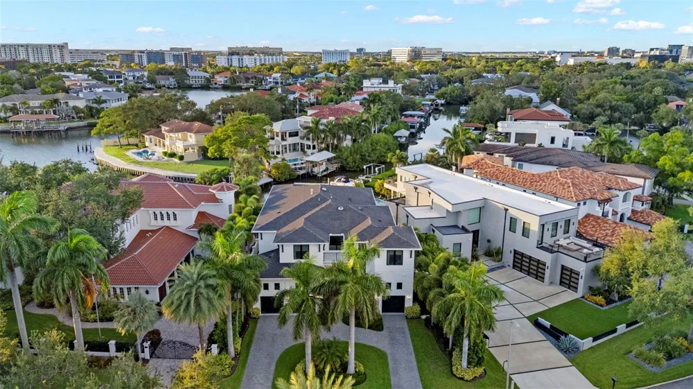 5215 W NEPTUNE WAY Tampa, FL 33609