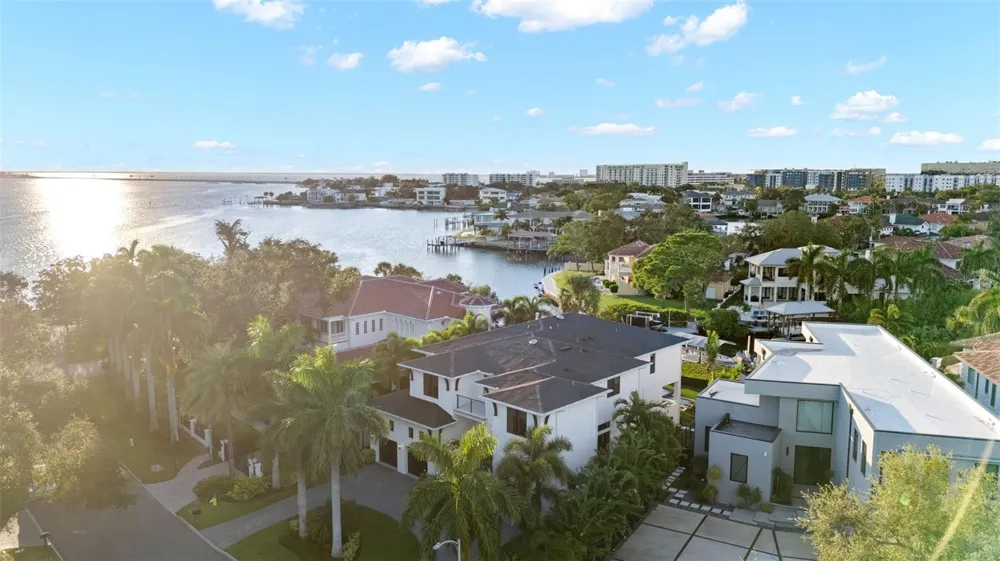 5215 W NEPTUNE WAY Tampa, FL 33609