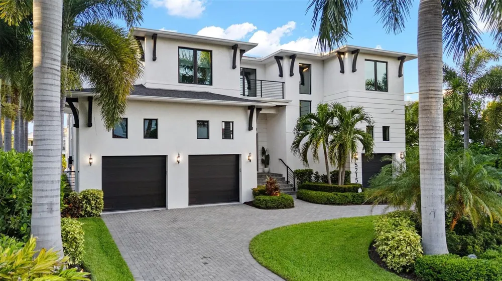 5215 W NEPTUNE WAY Tampa, FL 33609