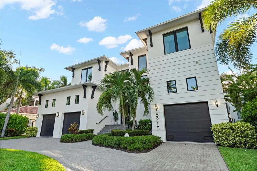 5215 W NEPTUNE WAY Tampa, FL 33609