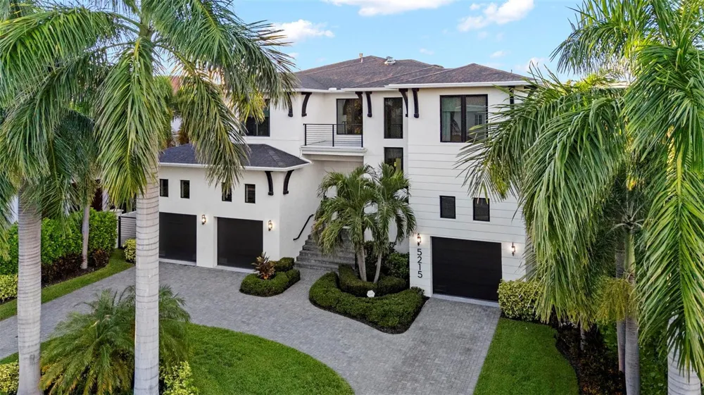 5215 W NEPTUNE WAY Tampa, FL 33609