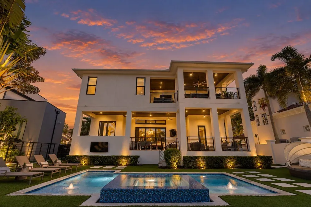 5215 W NEPTUNE WAY Tampa, FL 33609