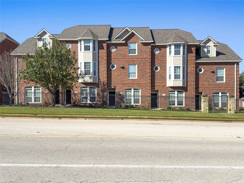 305 Holleman Drive E #302 College Station, TX 77840