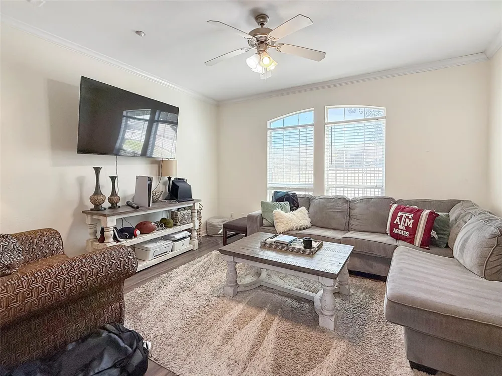 305 Holleman Drive E #302 College Station, TX 77840