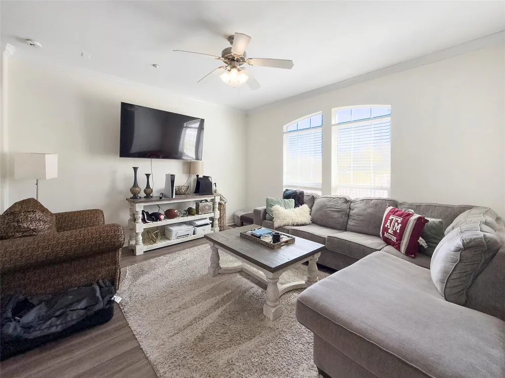 305 Holleman Drive E #302 College Station, TX 77840
