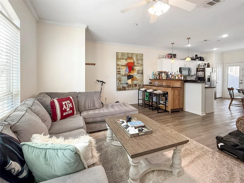 305 Holleman Drive E #302 College Station, TX 77840