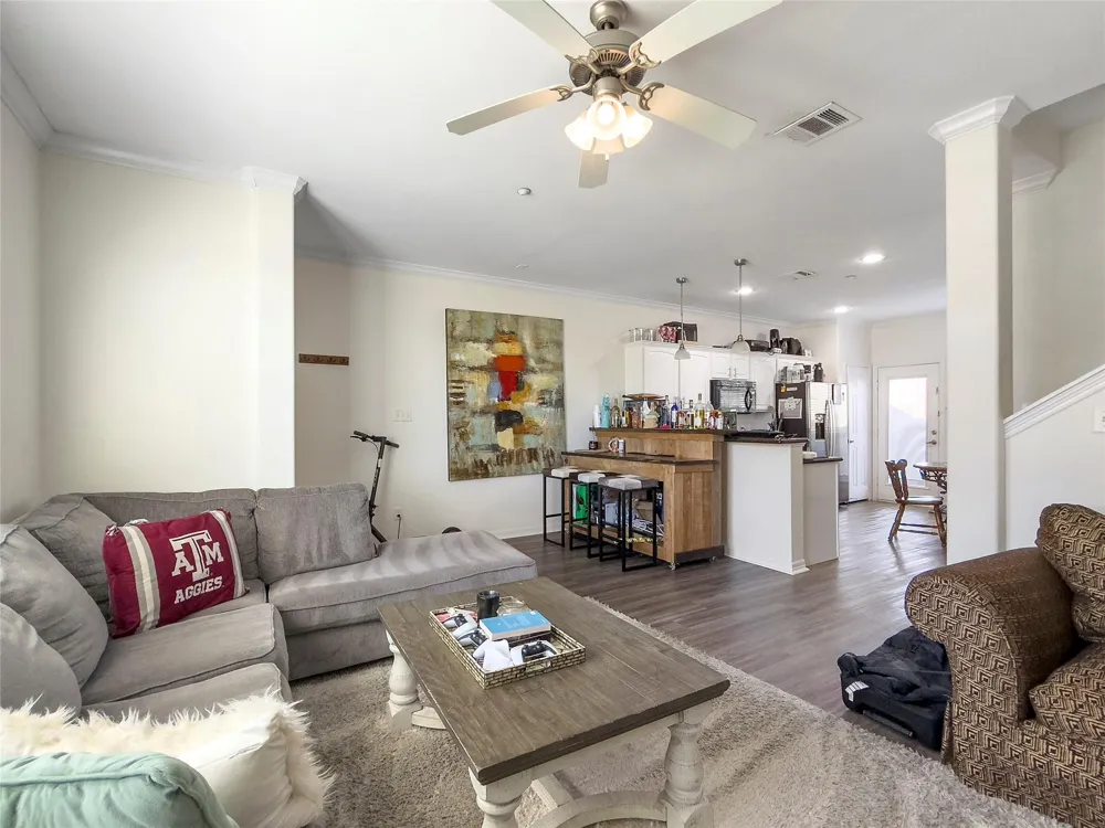 305 Holleman Drive E #302 College Station, TX 77840