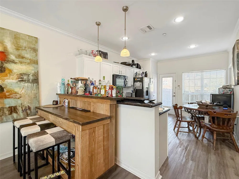 305 Holleman Drive E #302 College Station, TX 77840