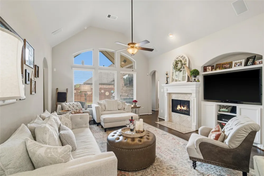 2126 Cinnamon Teal Circle Brookshire, TX 77423